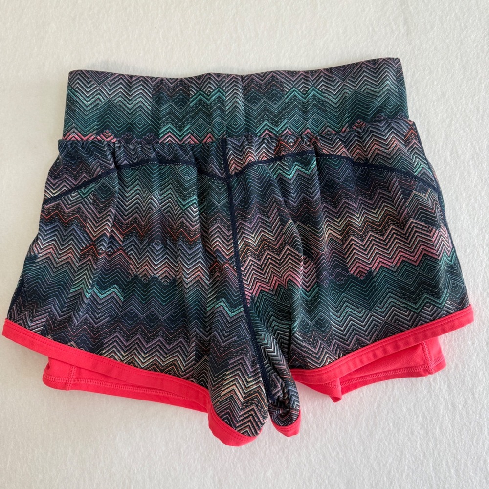 Fabletics 2-in-1 Athletic Shorts Women Small Multi-Color Chevron SO1827281-1942 - Picture 7 of 7